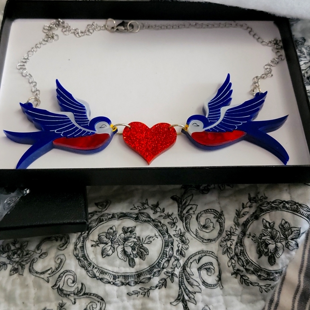Sparrows and ❤️ necklace NIB